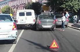 Утром из-за притирки «Рено» и «буханки» встало Заречье и Пролетарский район