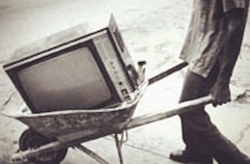 Двое жителей Ефремова напились и украли у знакомой два телевизора