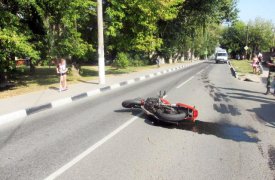 В Туле на ул. Токарева перевернулся мотоциклист
