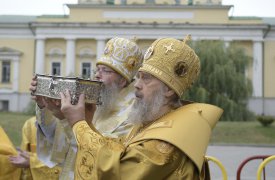 Алексей Дюмин пришел поклониться к мощам Святителя Спиридона Тримифунтского