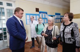 Алексей Дюмин посетил ясногорскую больницу и поручил ее отремонтировать