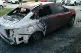 Ранним утром в Новомосковске загорелись четыре автомобиля