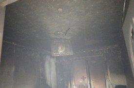 Пожар в квартире в Новомосковске тушили семь человек