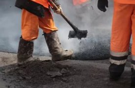 В Туле продолжается ремонт дороги на улице Хворостухина