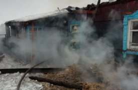 В Кимовском районе пожар уничтожил крышу жилого дома