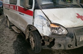 В Туле напротив «Белого дома» скорая с пациентом попала в ДТП