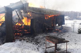 Не помылись: ранним утром в Алексине сгорела баня