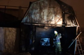 В Щекинском районе сгорел гараж вместе с автомобилем