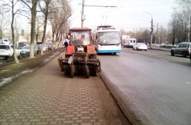 В Туле ведется уборка улиц и тротуаров от смета и пыли