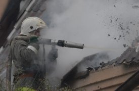 Семь огнеборцев тушили пожар в Суворовском районе