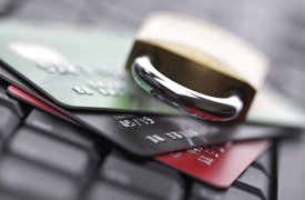 В Новомосковске телефонный мошенник списал с карты пенсионерки почти 60 тыс. рублей