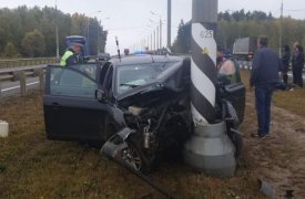 На трассе под Тулой «Форд» влетел столб: двое детей и двое взрослых оказались в больнице