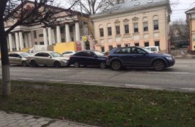 Сразу 6 машин столкнулись в Туле на проспекте Ленина