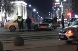 В Туле в аварии на проспекте Ленина пострадала девушка