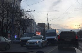 Маршрутка №117 и легковушка столкнулись в Туле на проспекте Ленина