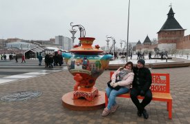 Туляков угостили чаем из огромного самовара и блинами