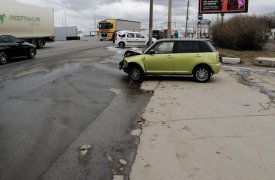 В Туле иномарка вылетела на встречку и спровоцировала ДТП