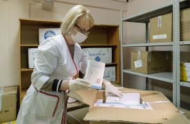 Тульские медики получили новую партию изоляционных боксов