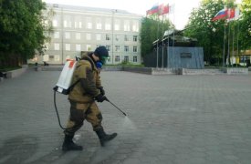 В Туле дезинфицируют тротуары