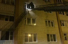 Пожар в многоэтажке по Тулой: спасатели вывели из горящего здания 20 человек