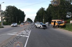 В ДТП с маршруткой в Новомосковске пострадали четыре человека