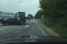 В Новомосковске при столкновении большегруза и легковушки погиб 19-летний водитель