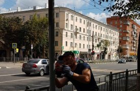 В Туле покрасили стойки светофоров и  дорожных знаков