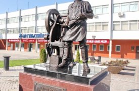 В Туле появился памятник рабочему Тульского патронного завода