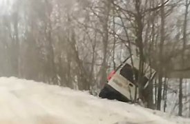 В Тульской области из-за погодных условий маршрутка вылетела в кювет