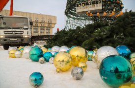 В Туле демонтируют новогоднюю елку: зеленая красавица уходит вместе с морозом