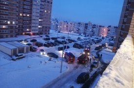 Новое возгорание в Левобережном: спасатели пригнали к дому 4 машины