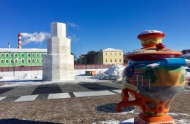 На Казанской набережной в Туле установят 40-тонного снеговика с гармонью