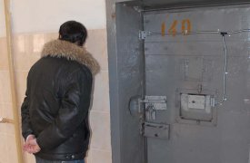 В Туле сотрудники Росгвардии задержали 20-летнего закладчика наркотиков у гаражей