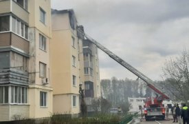 В поселке Заокском выгорело три этажа жилого дома: из огня спасли 30 человек