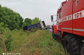 Под Новомосковском столкнулись два большегруза: есть погибший