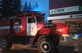 9 человек спасли из горящего дома пожарные в Донском