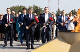 Игорь Маковский и участники Коллегии «Россети Центр» и «Россети Центр и Приволжье» возложили цветы к Вечному огню