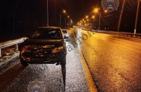 В Веневском районе Nissan врезался в отбойник: пострадала девушка-пассажирка