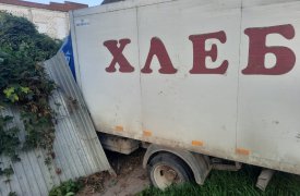 В Туле водитель без прав врезался в столб на грузовой «Газели»