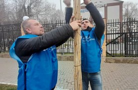 Энергетики «Тулэнерго» посадили аллею кленов в память героев обороны Тулы