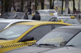 Двух нелегальных таксистов выявили в Алексине, автомобили отправили на спецстоянку
