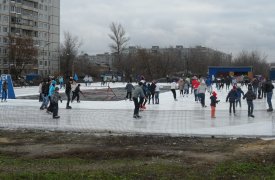 В тульском Заречье на улице М. Горького начал работу открытый каток