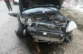 В Донском Mitsubishi выехал на встречку и столкнулся с ГАЗом: один человек пострадал