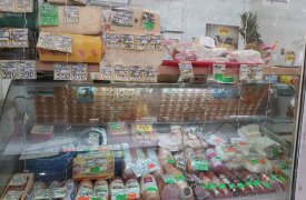 В Туле на улице Плеханова индивидуальный предприниматель торговал колбасой в антисанитарных условиях