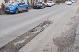 В Туле на улице Оружейной провалился асфальт