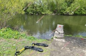В Туле неизвестные утопили в Упе два арендованных самоката