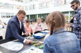 В Международный день защиты детей губернатор Алексей Дюмин посетил пришкольный лагерь ЦО №1 Тулы