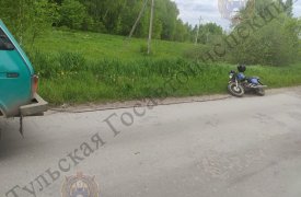 Жительница Тульской области посадила 11-летнего сына на мотоцикл, который везла на буксире