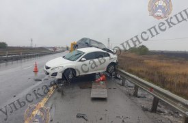 Под Ефремовым Тульской области иномарка протаранила эвакуатор