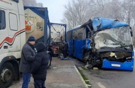 В Узловой автобус с пассажирами наехал на цистерны: пострадали 7 человек
